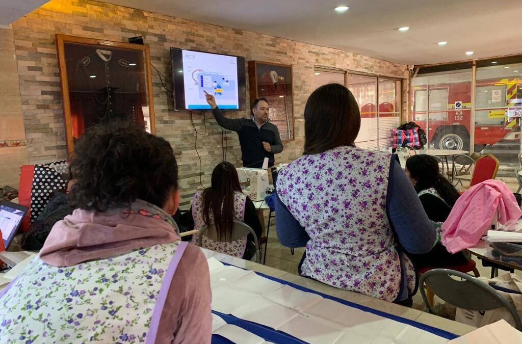 ¿Cómo se beneficia una empresa que capacita a sus trabajadores?